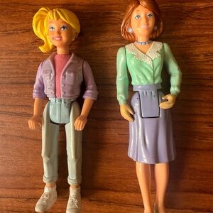 Vintage Playskool dollhouse mom & daughter